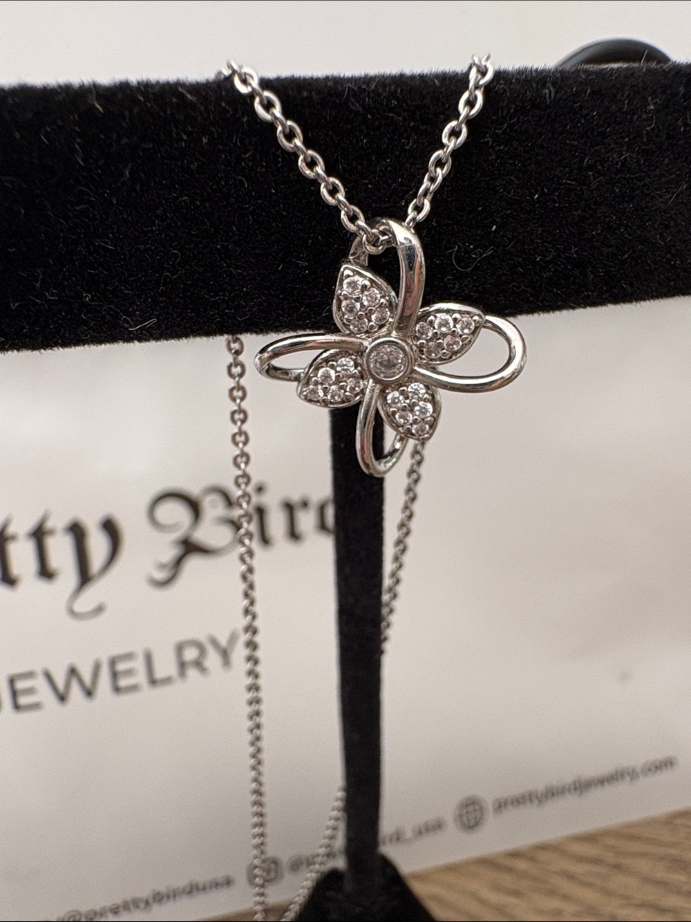 Pretty Bird Silver Flower Crystal Pendant Necklace - Silver